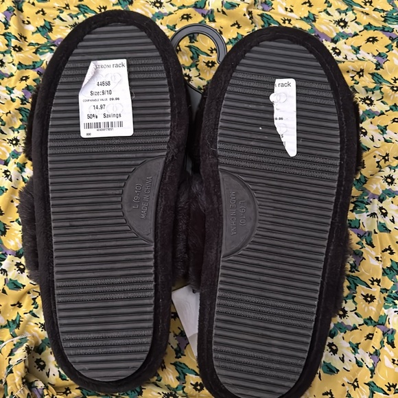 BP BLACK FUR SLIPPERS FROM NORDSTROM RACK NWT size 9/10 - Picture 4 of 4